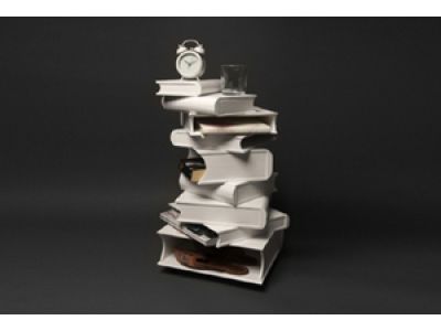 Як зробити тумбочку із підручних коштів за кілька годин?